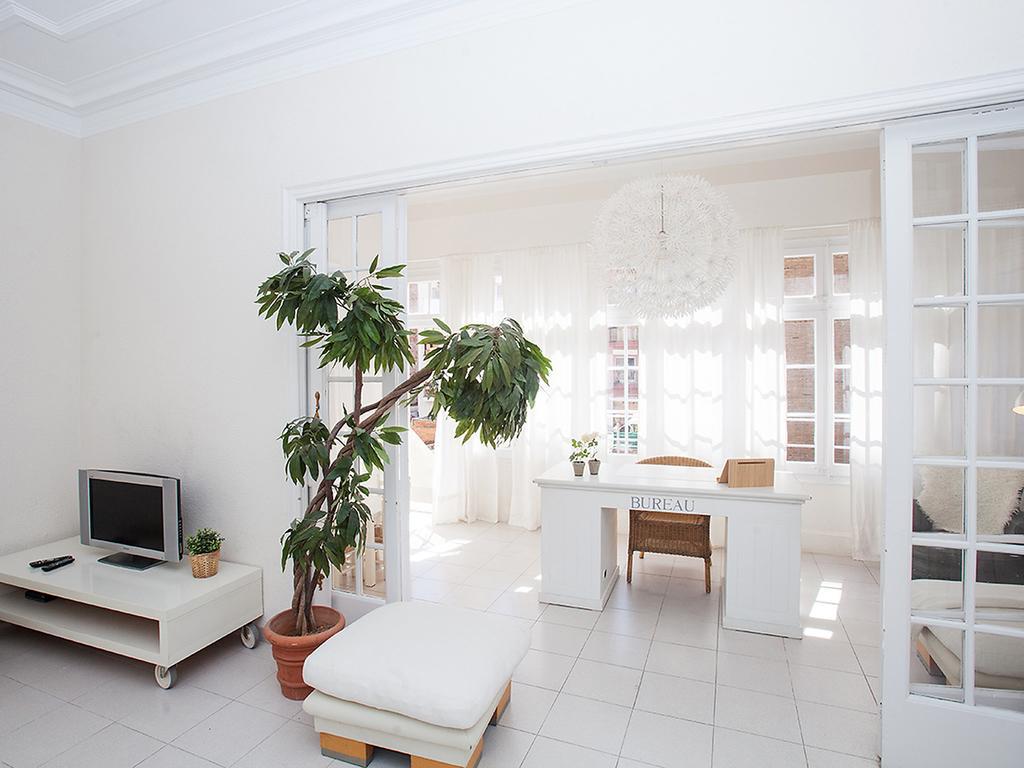 Apartment Sants-Les Corts Galileu Barcelone Extérieur photo